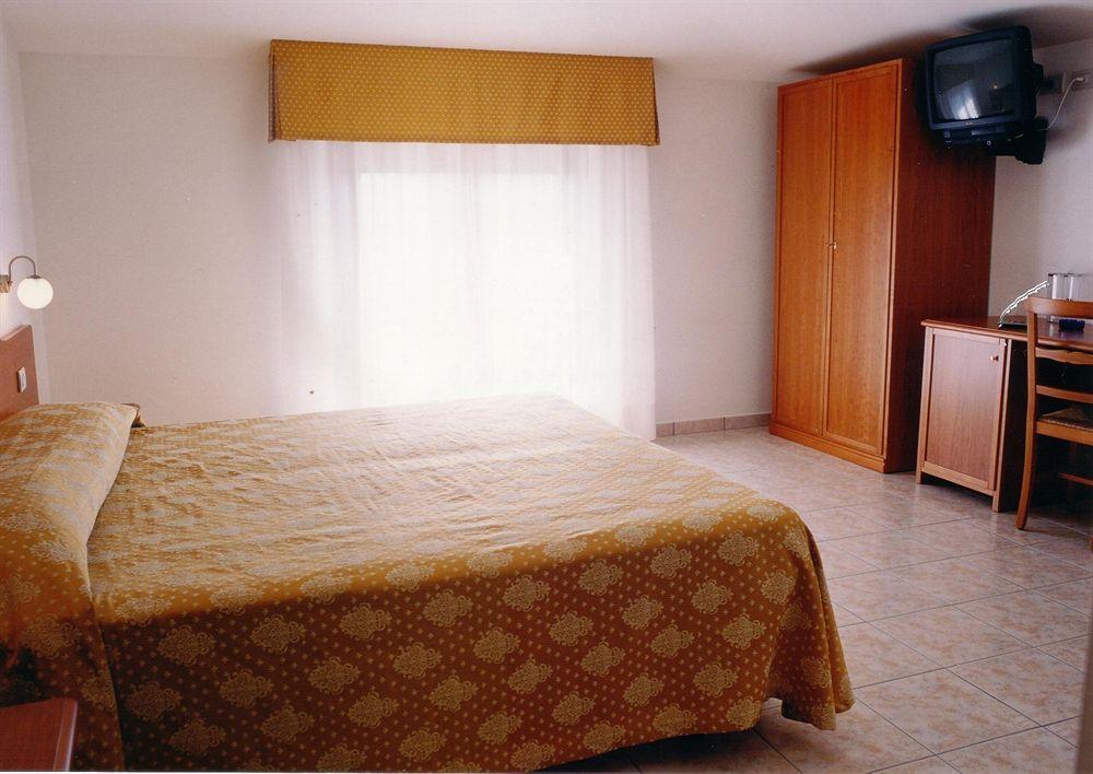 Hotel La Piccola Stazione Торрита-ди-Сьена Экстерьер фото