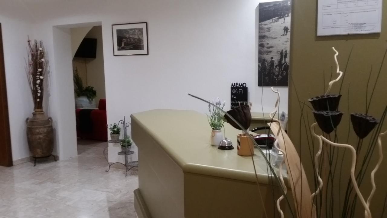 Hotel La Piccola Stazione Торрита-ди-Сьена Экстерьер фото