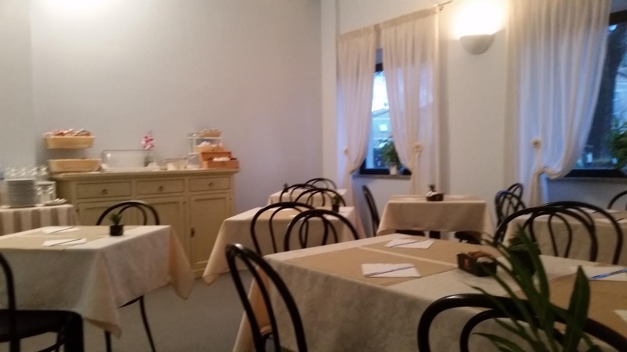 Hotel La Piccola Stazione Торрита-ди-Сьена Экстерьер фото