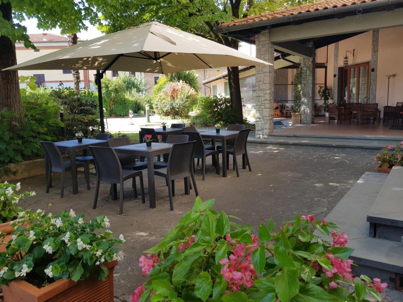 Hotel La Piccola Stazione Торрита-ди-Сьена Экстерьер фото
