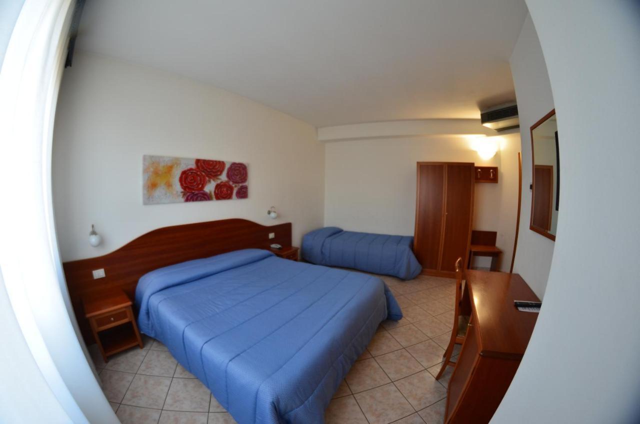 Hotel La Piccola Stazione Торрита-ди-Сьена Экстерьер фото