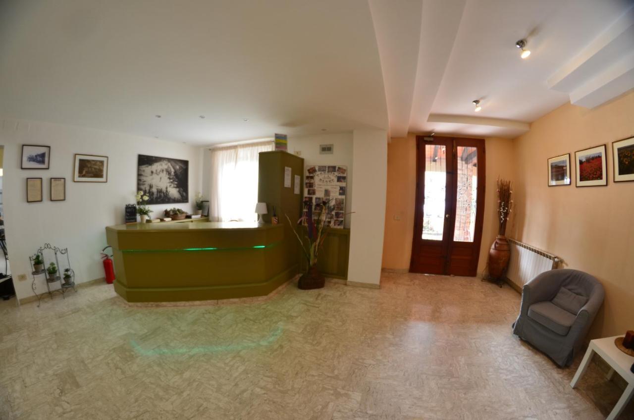 Hotel La Piccola Stazione Торрита-ди-Сьена Экстерьер фото