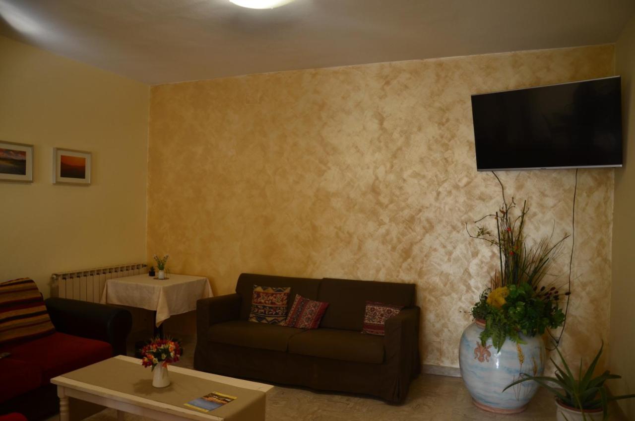 Hotel La Piccola Stazione Торрита-ди-Сьена Экстерьер фото